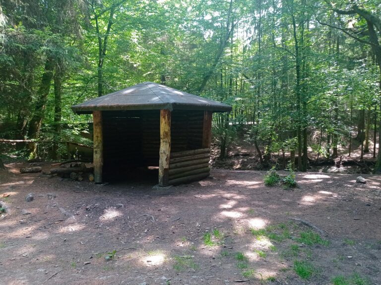 Abri de la zone de bivouac "La Gileppe"