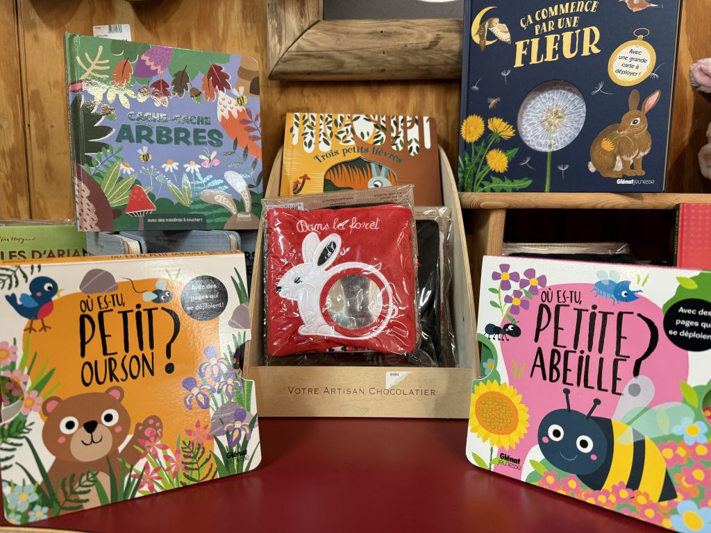 Etalage de livres pour enfants sur le thème de la nature