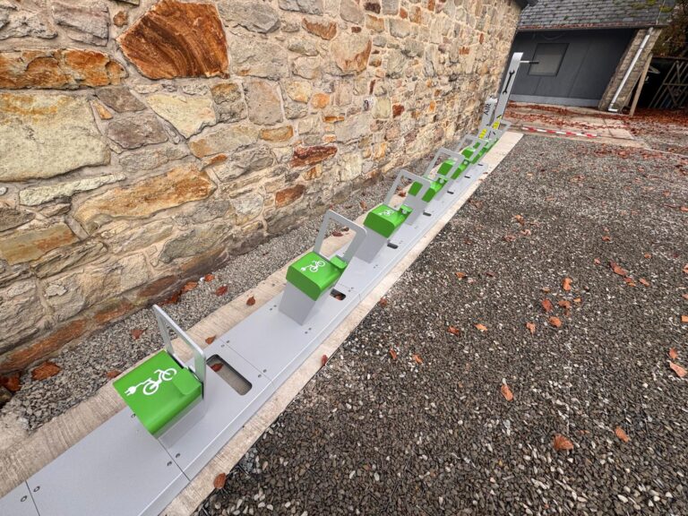Bornes de recharge électrique pour vélos